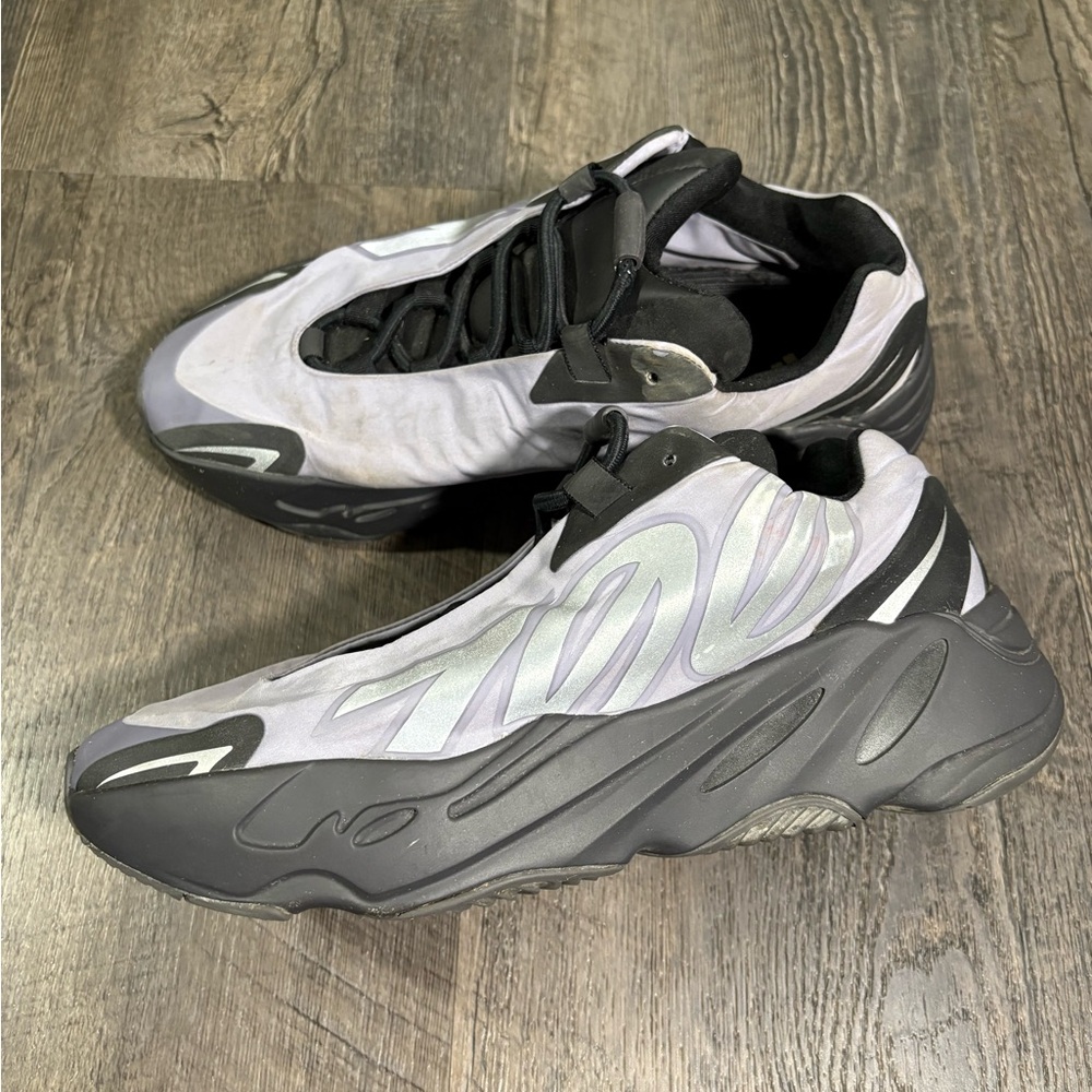 ADIDAS Yeezy Boost 700 MNVN Mens Sneakers